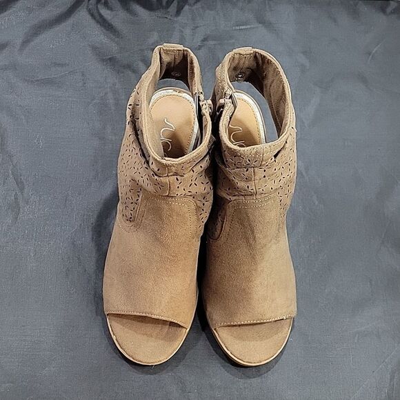 BRAND NEW SUGAR VERUCA LASER-CUT OUT WITHD FISH MOUTH ANKLE BOOTIES - Picture 2 of 16